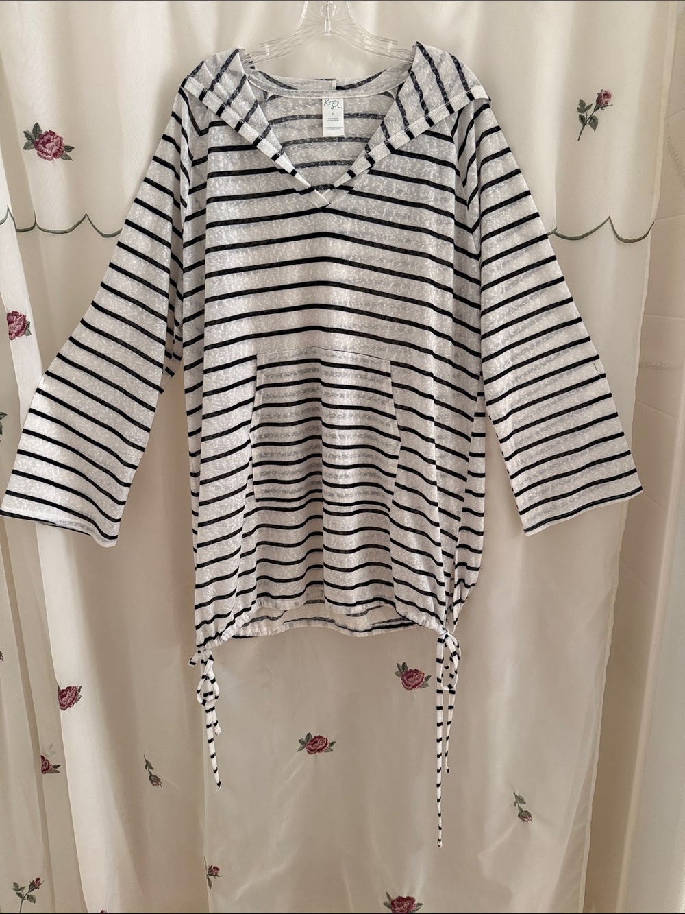 Kona Sol White & Navy Striped Hooded Pullover